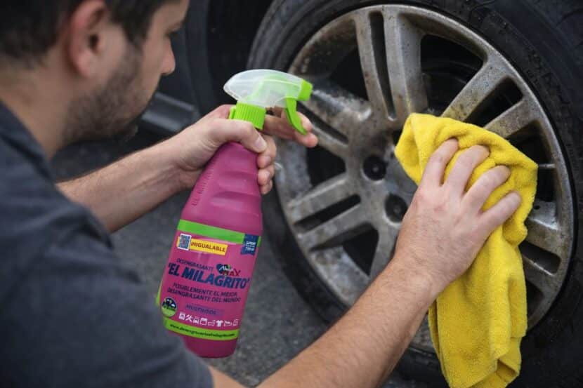 limpiar llantas de coche con el milagrito